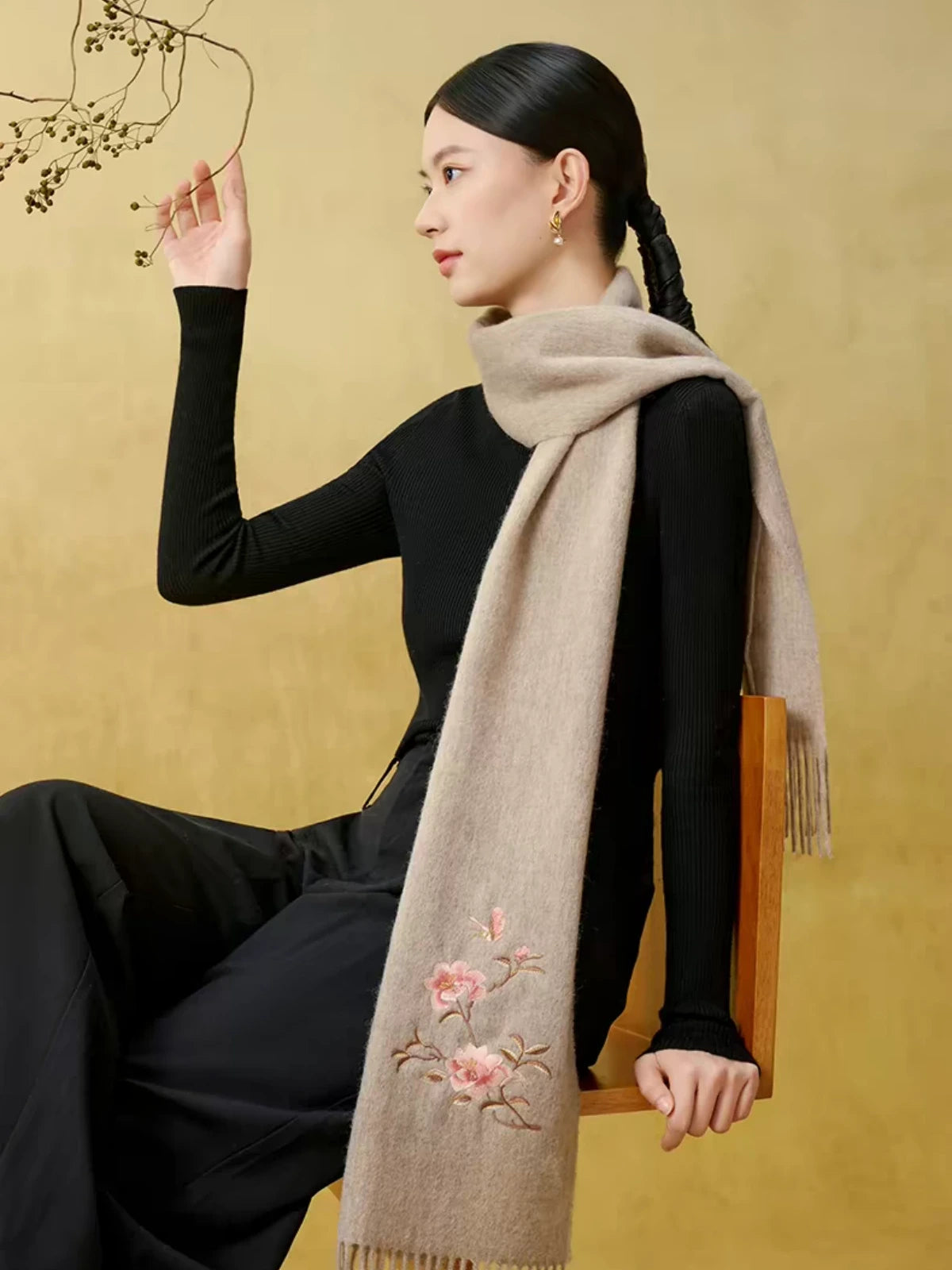 Thickened Warm Embroidered Sheep Wool Scarf Secondary image